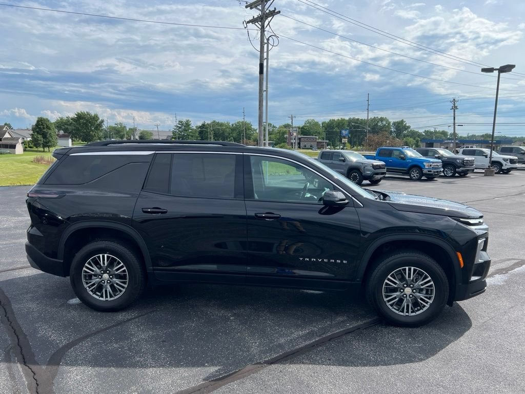 2025 Chevrolet Traverse LT