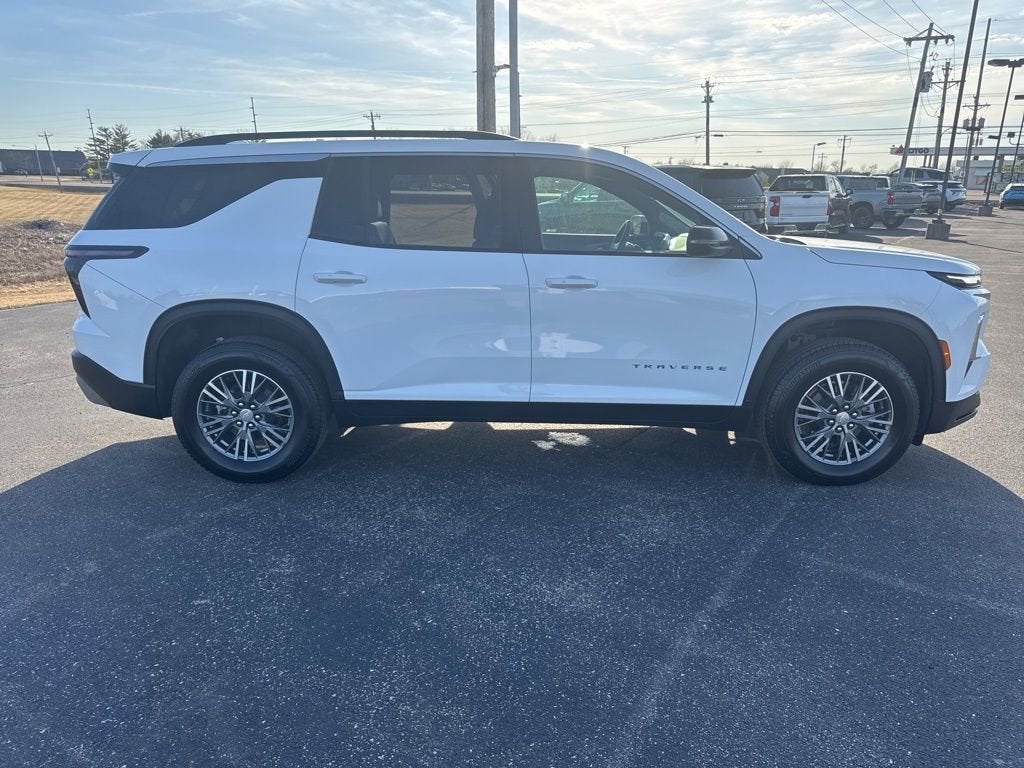 2025 Chevrolet Traverse LT