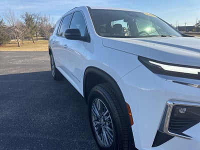 2025 Chevrolet Traverse LT