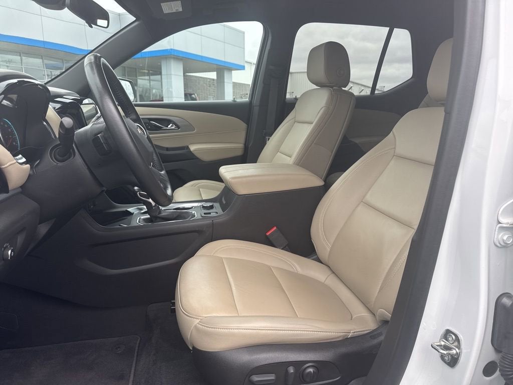 2022 Chevrolet Traverse LT Leather