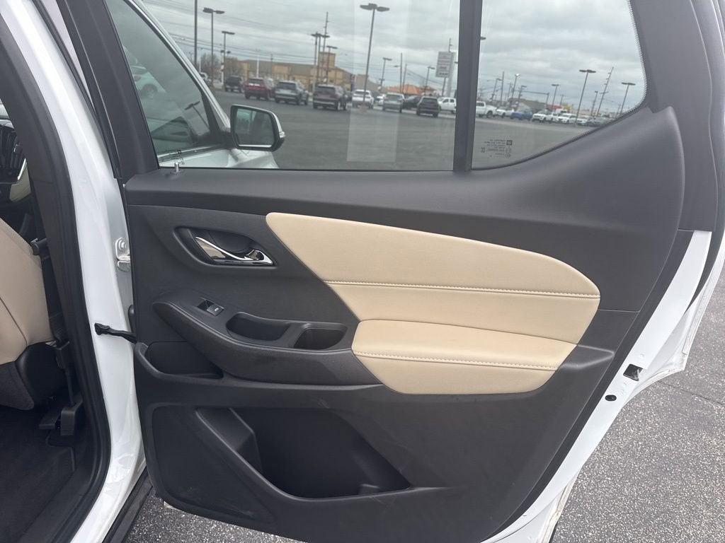 2022 Chevrolet Traverse LT Leather