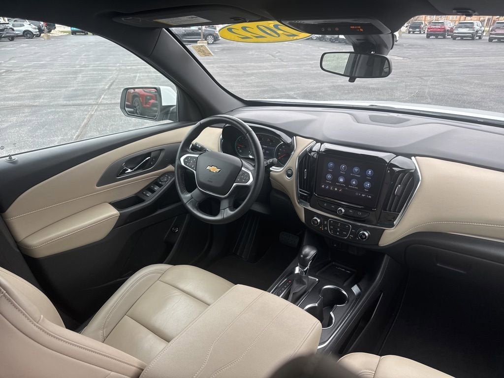 2022 Chevrolet Traverse LT Leather