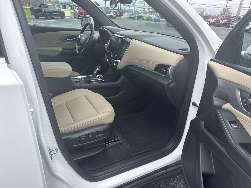 2022 Chevrolet Traverse LT Leather