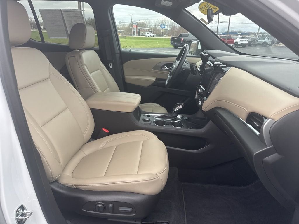 2022 Chevrolet Traverse LT Leather