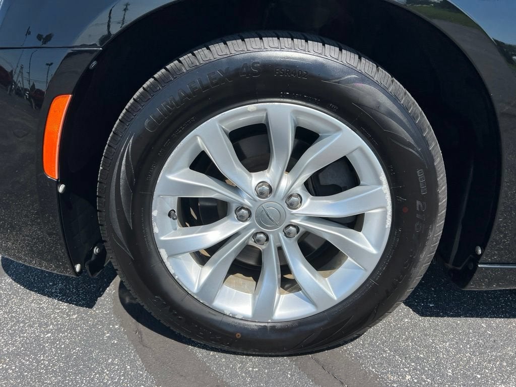 2015 Chrysler 300 Limited