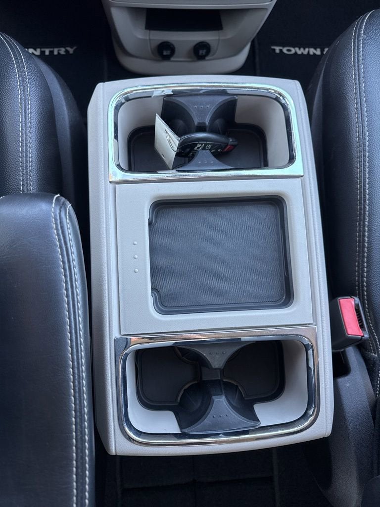 2016 Chrysler Town & Country Touring-L