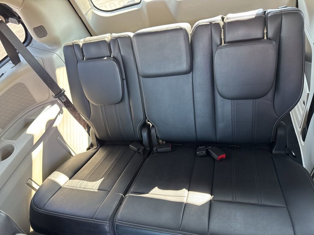 2016 Chrysler Town & Country Touring-L