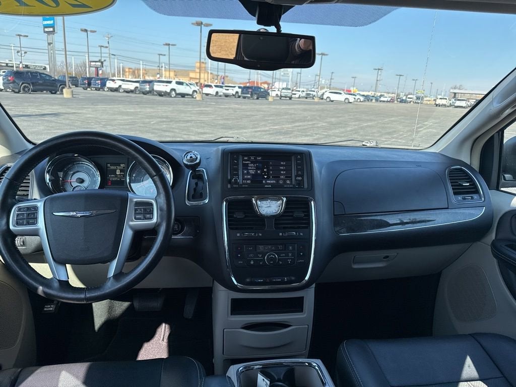 2016 Chrysler Town & Country Touring-L