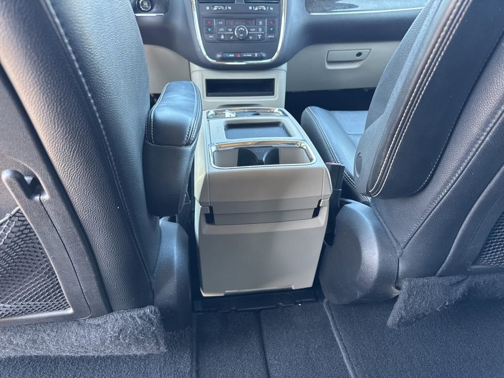 2016 Chrysler Town & Country Touring-L