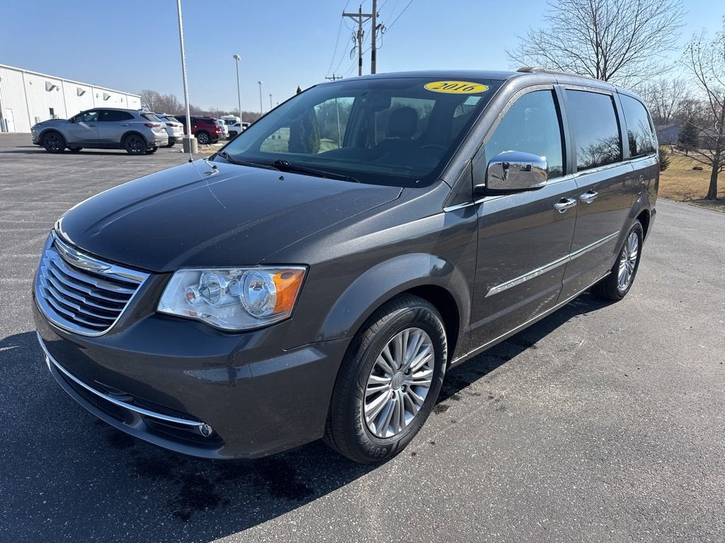2016 Chrysler Town & Country Touring-L