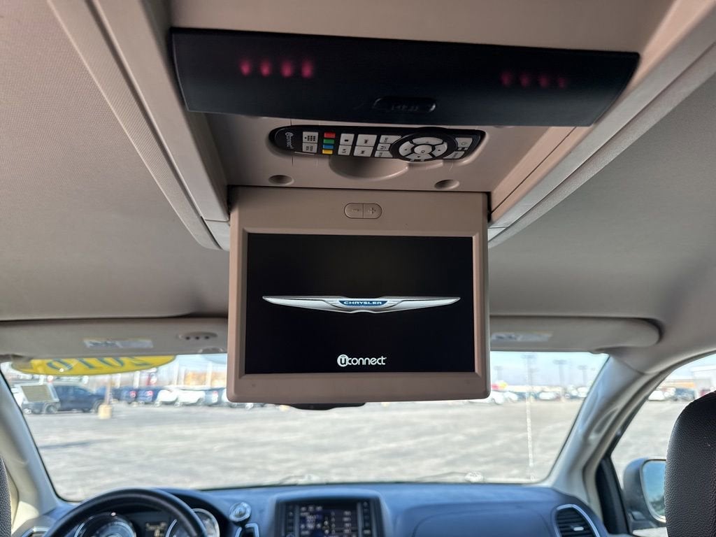 2016 Chrysler Town & Country Touring-L