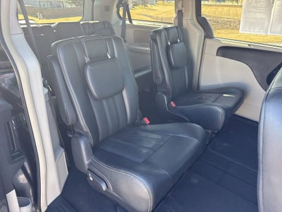 2016 Chrysler Town & Country Touring-L