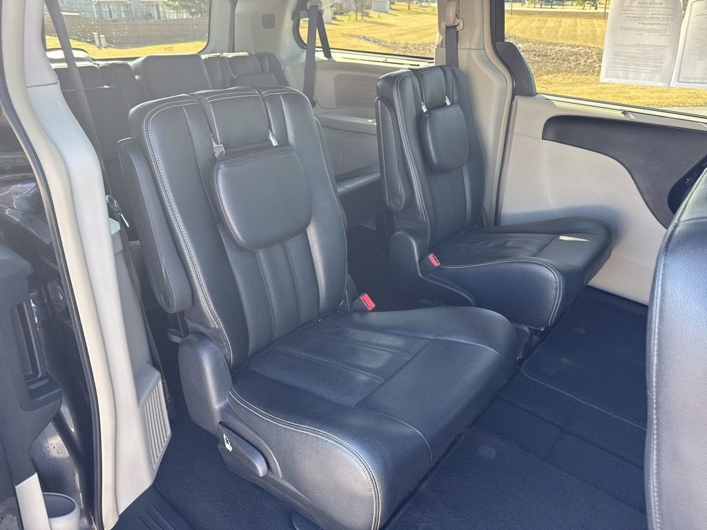 2016 Chrysler Town & Country Touring-L