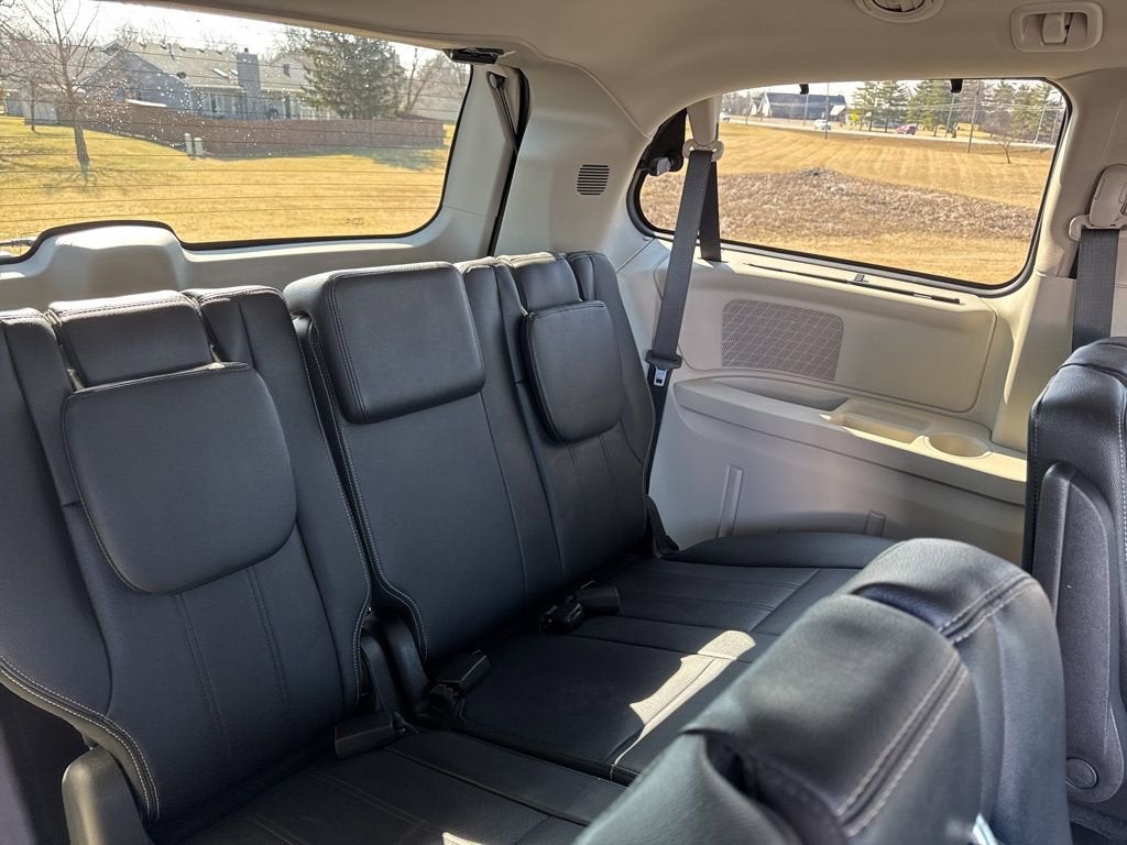 2016 Chrysler Town & Country Touring-L