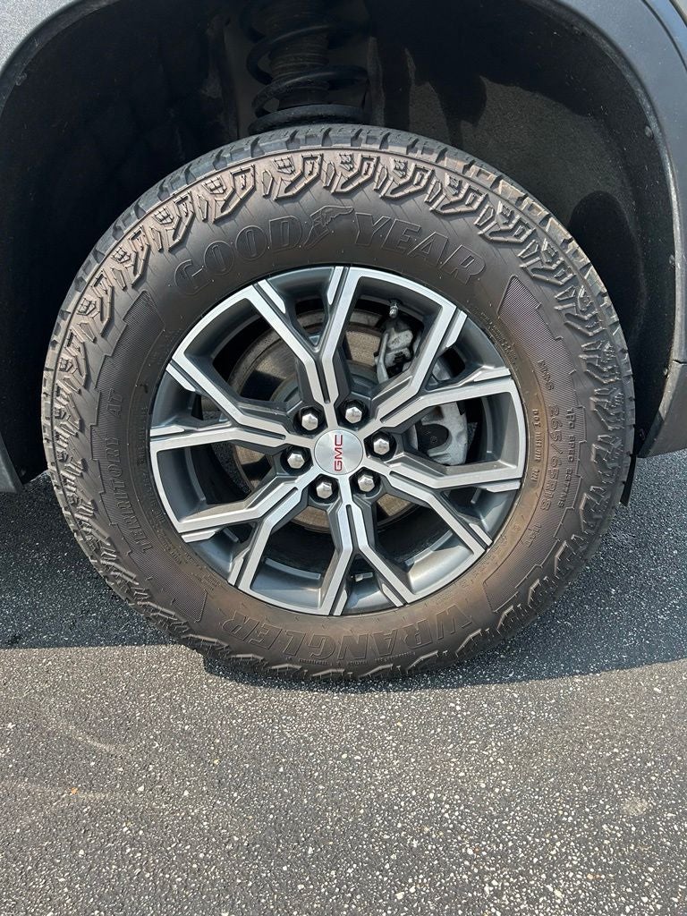 2025 GMC Acadia AT4