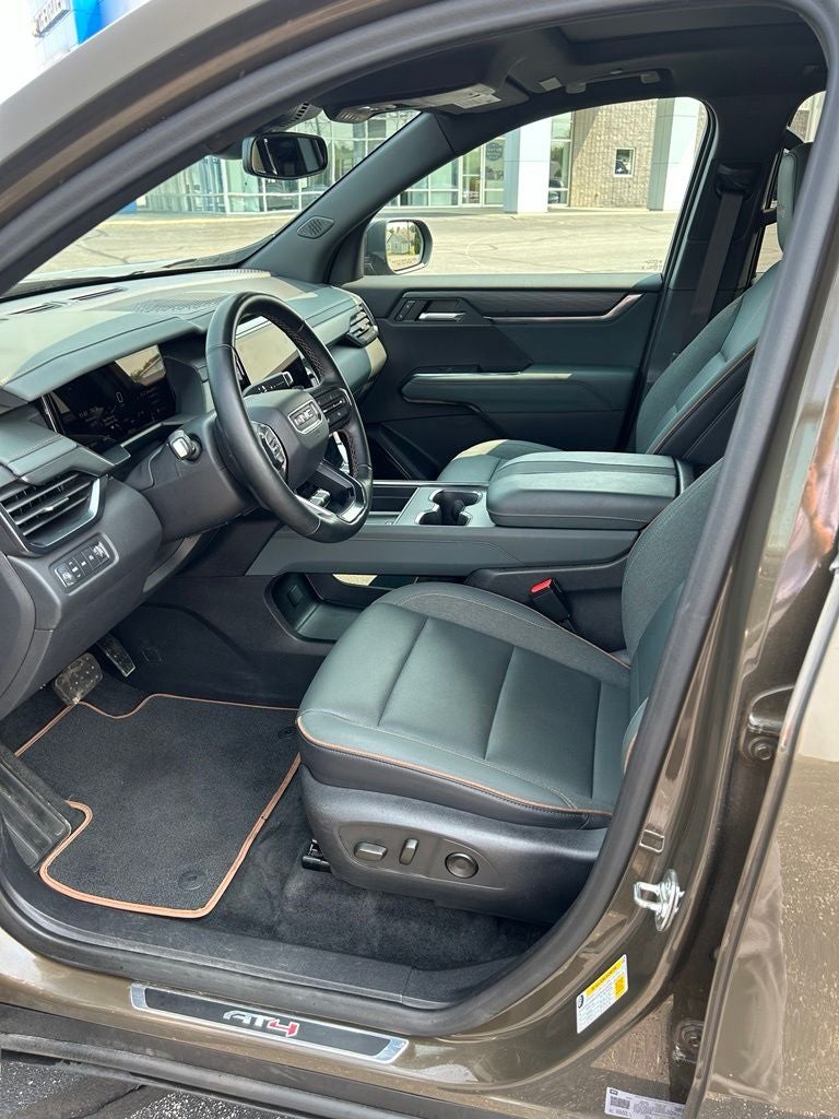 2025 GMC Acadia AT4