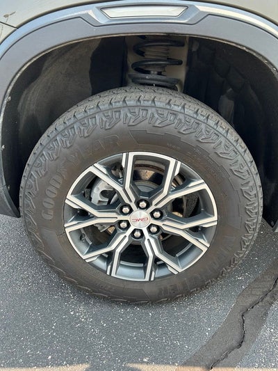 2025 GMC Acadia AT4