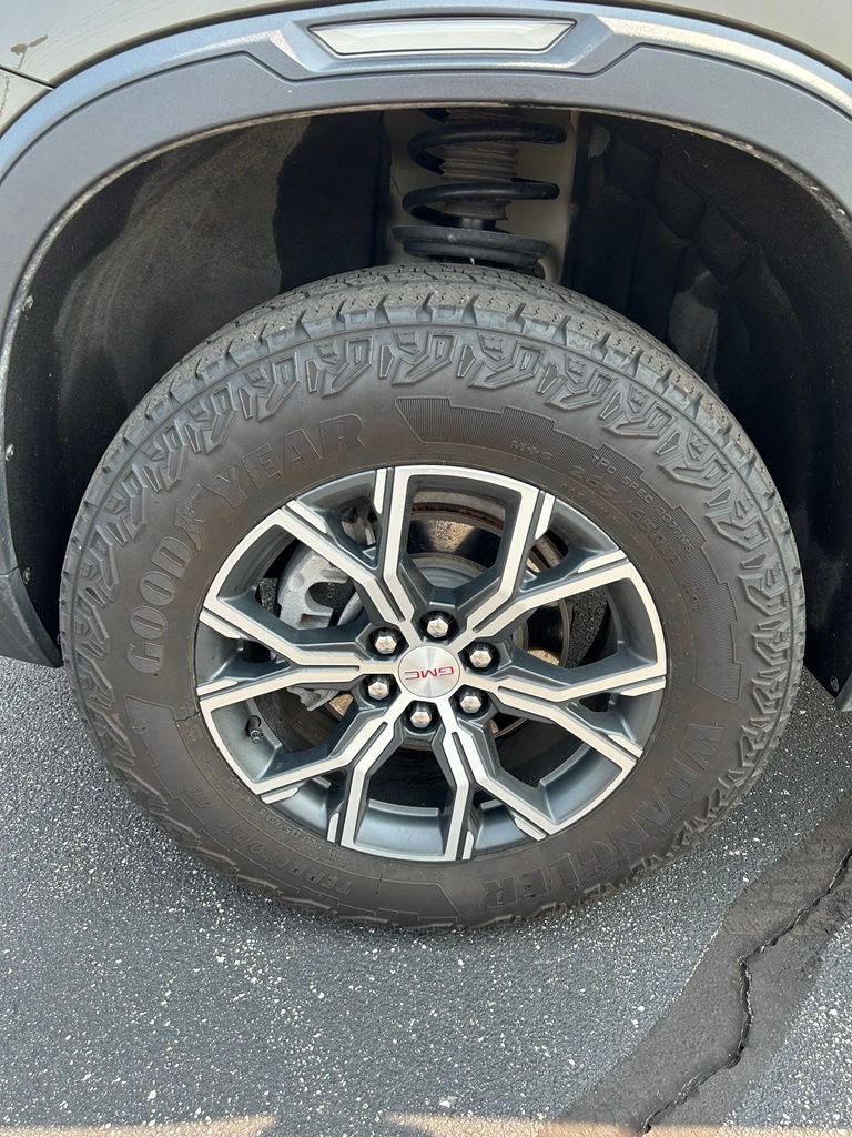 2025 GMC Acadia AT4