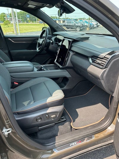 2025 GMC Acadia AT4