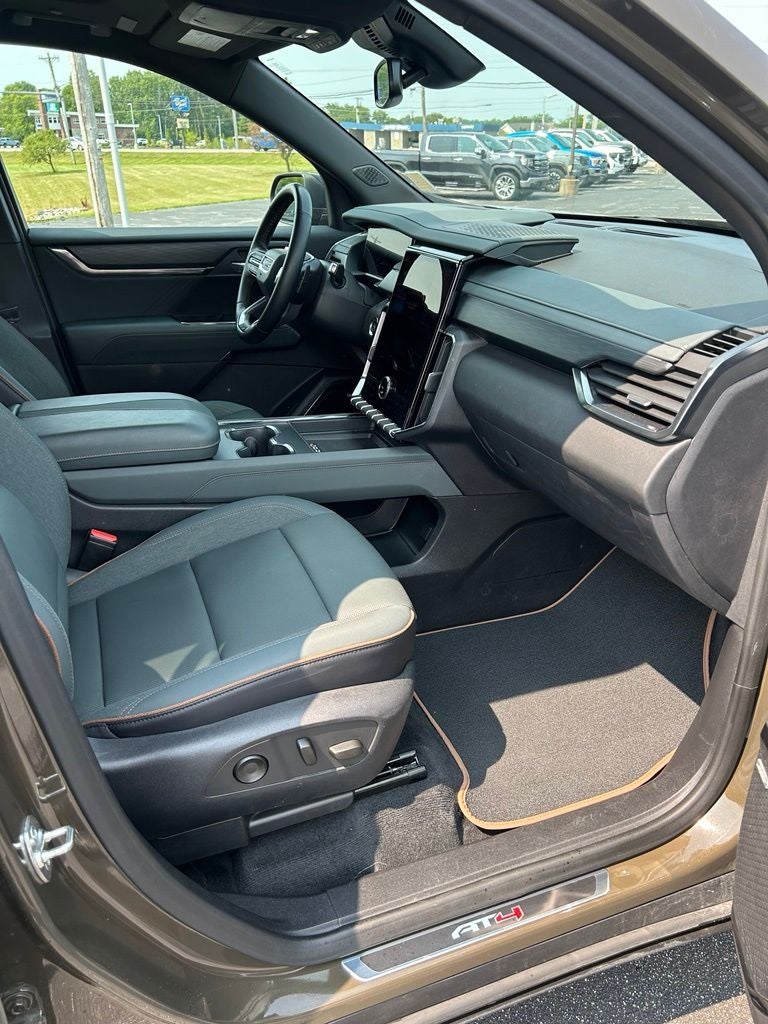 2025 GMC Acadia AT4