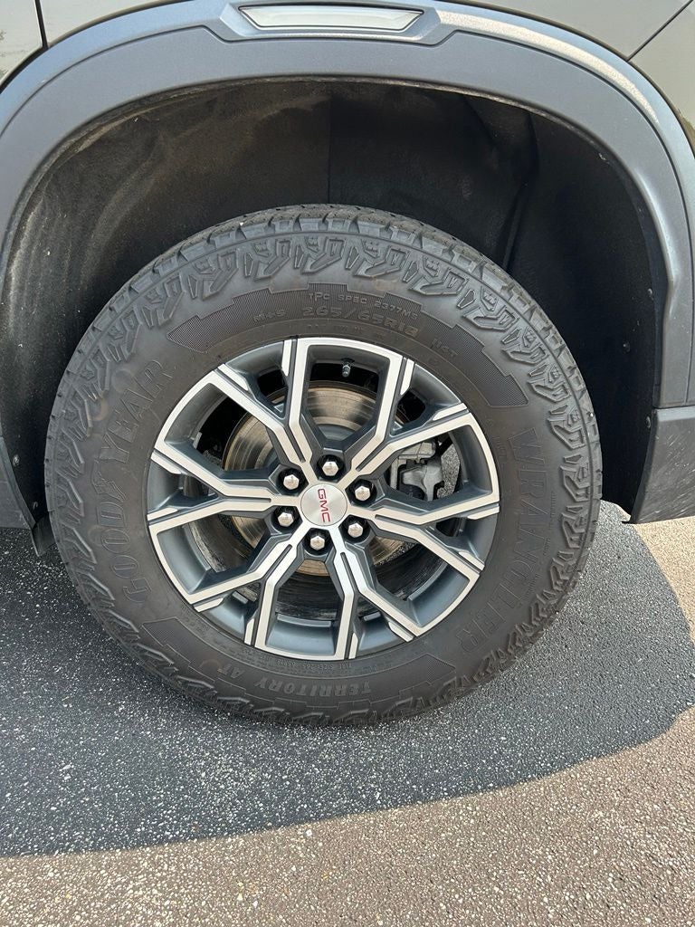 2025 GMC Acadia AT4