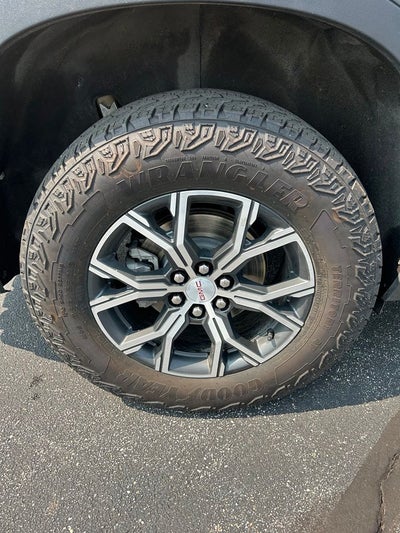 2025 GMC Acadia AT4