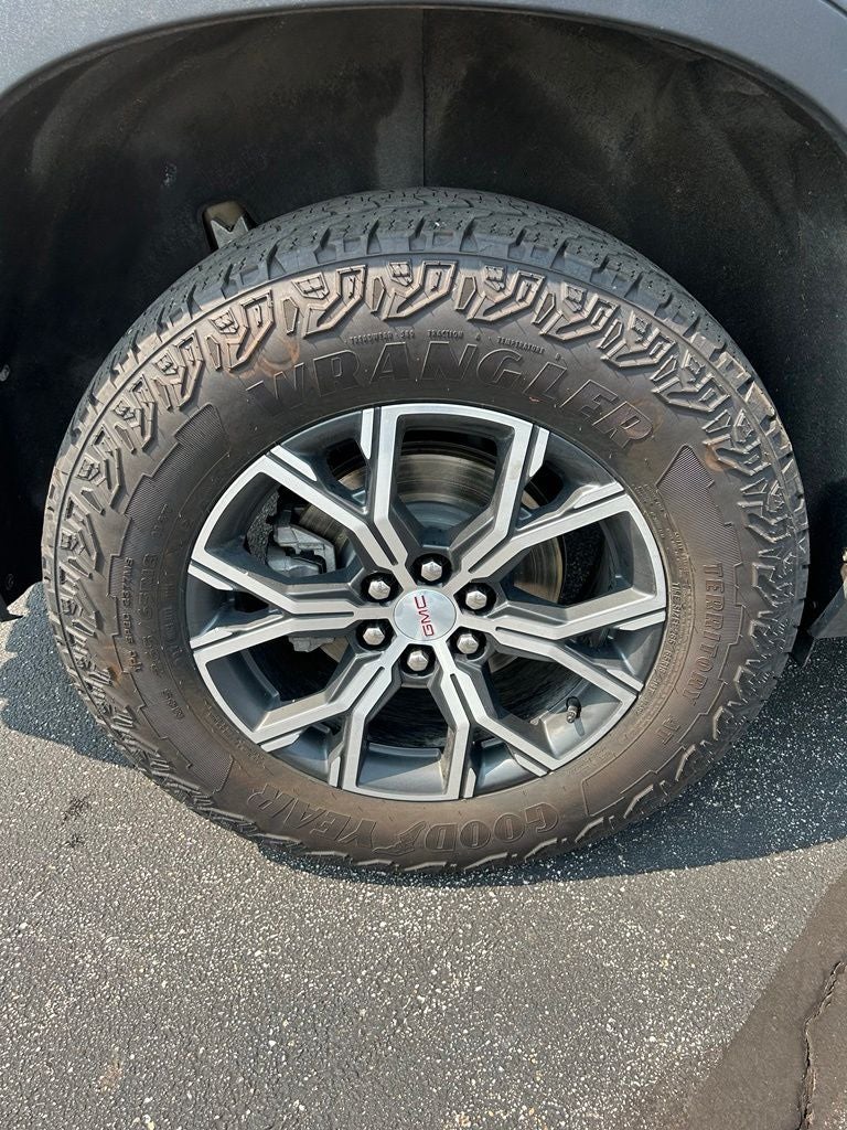 2025 GMC Acadia AT4
