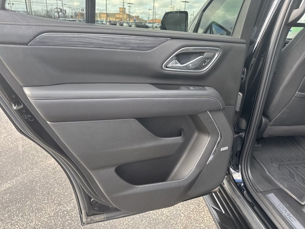 2023 GMC Yukon SLT