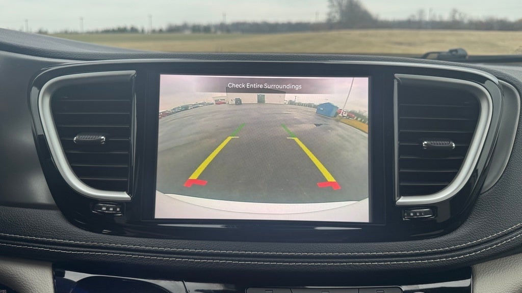 2022 Chrysler Pacifica Touring L