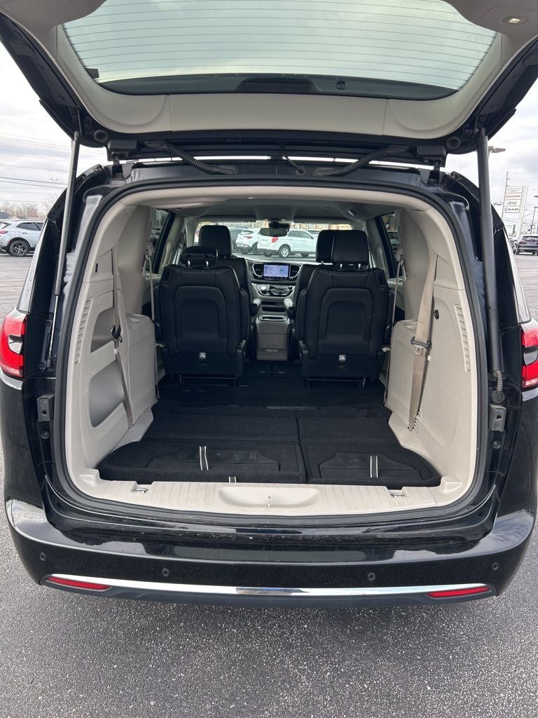 2024 Chrysler Pacifica Touring L