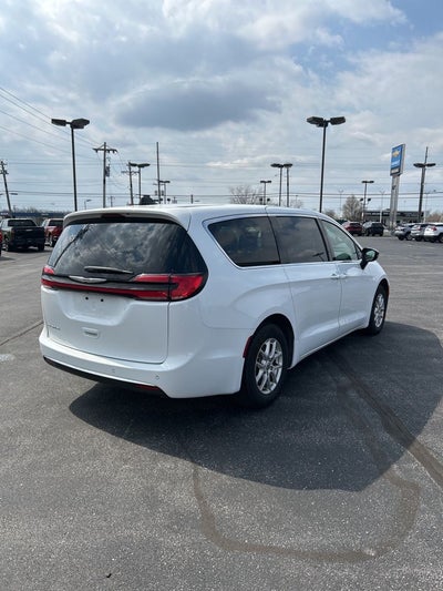 2025 Chrysler Pacifica Select