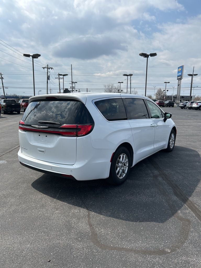 2025 Chrysler Pacifica Select