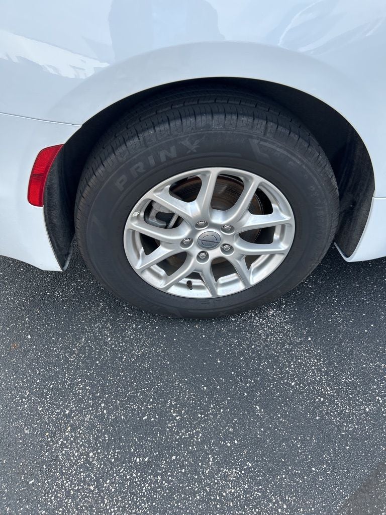 2025 Chrysler Pacifica Select