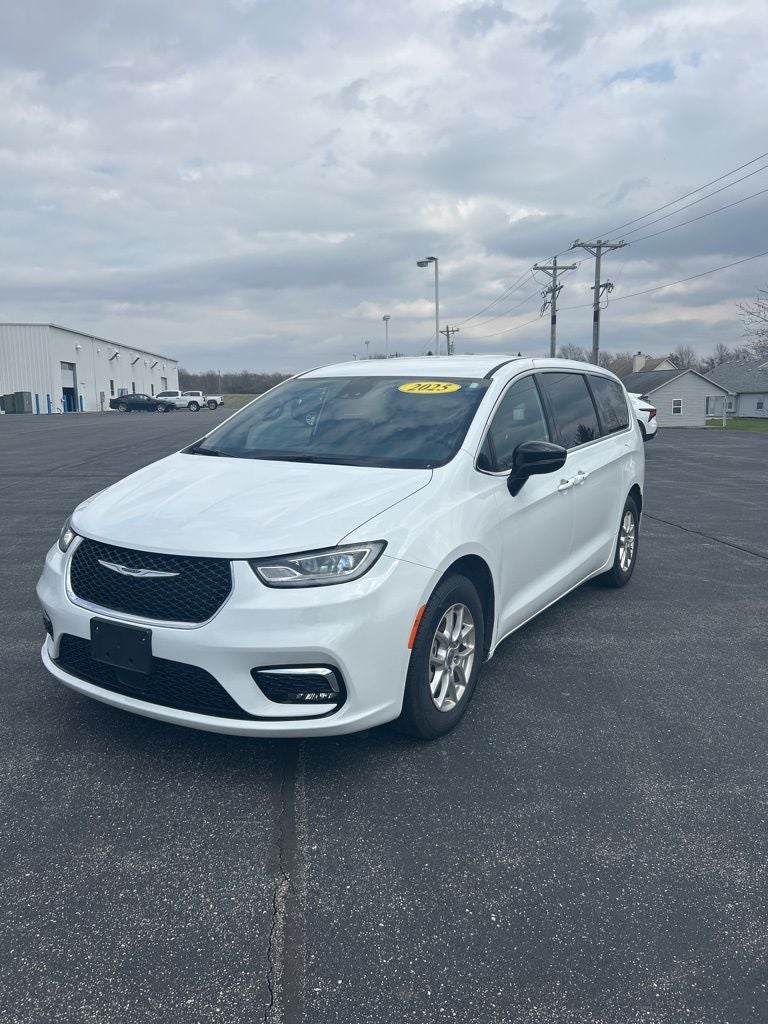 2025 Chrysler Pacifica Select