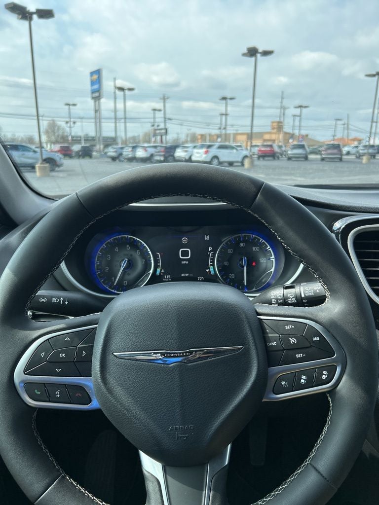 2025 Chrysler Pacifica Select