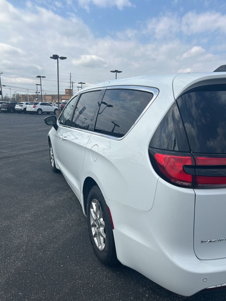 2025 Chrysler Pacifica Select