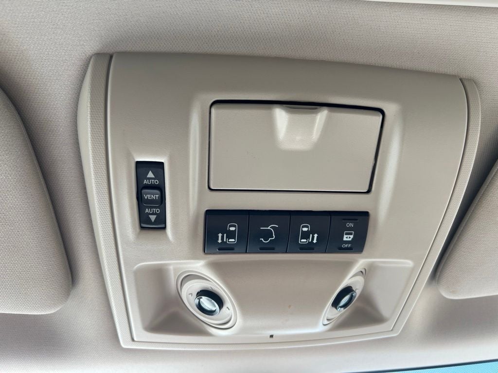 2013 Chrysler Town & Country Touring-L