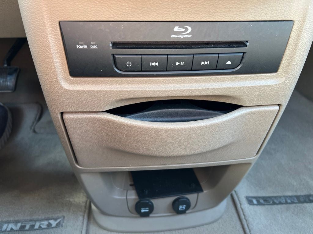2013 Chrysler Town & Country Touring-L