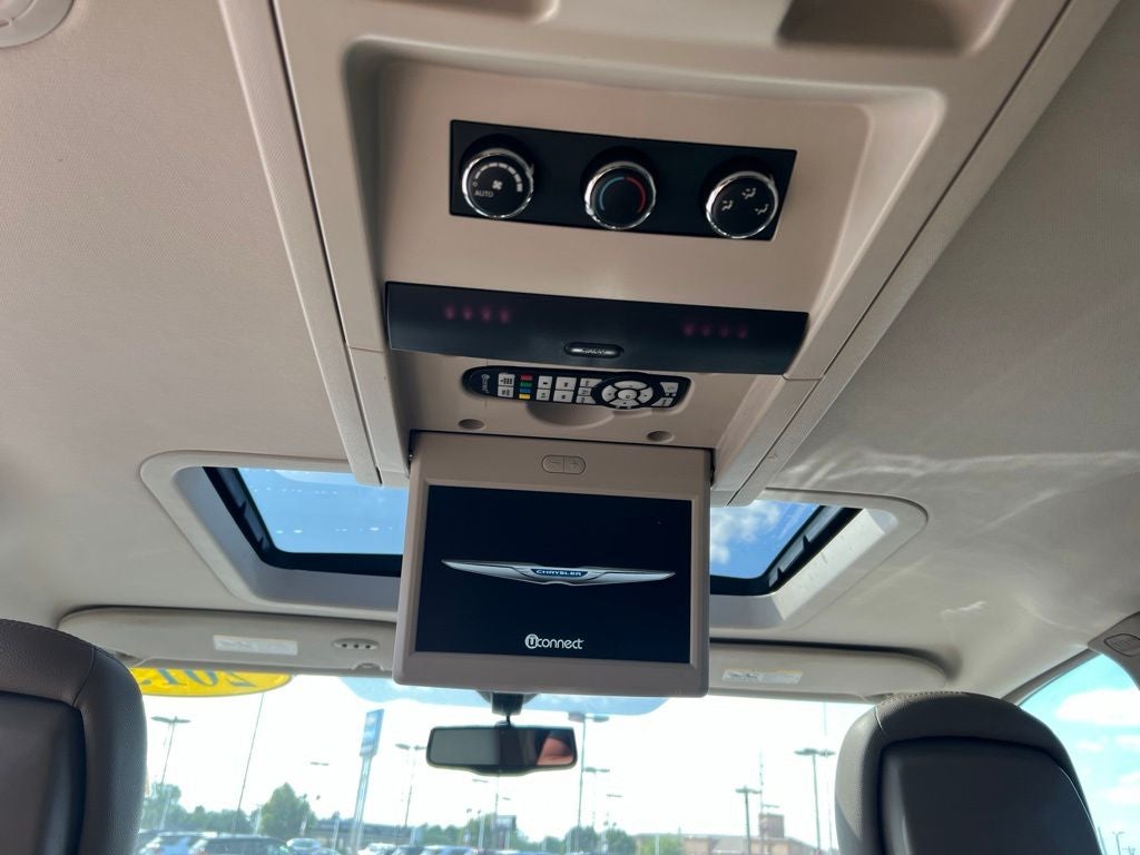 2013 Chrysler Town & Country Touring-L