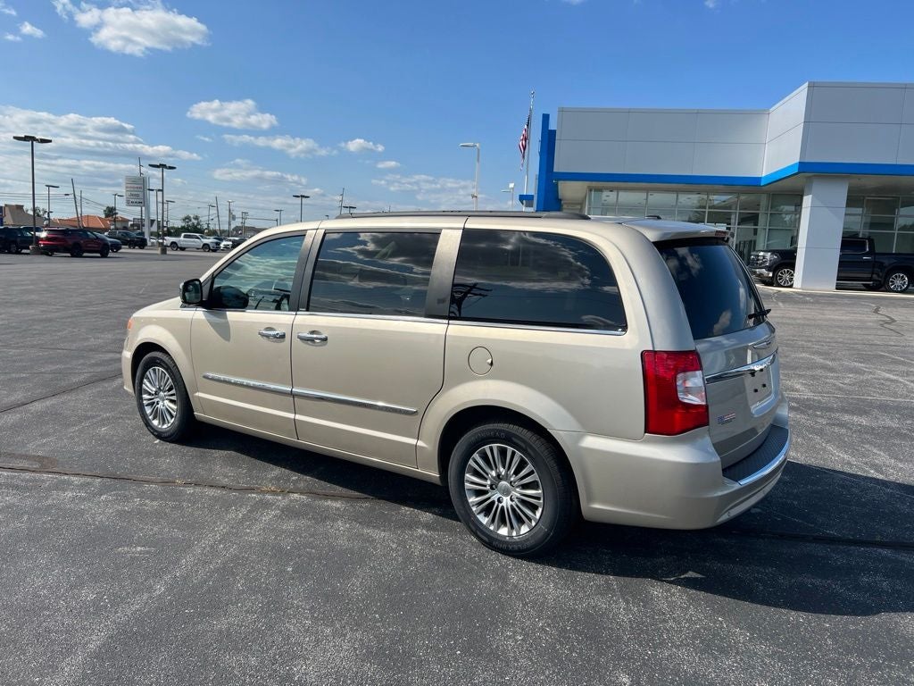 2013 Chrysler Town & Country Touring-L