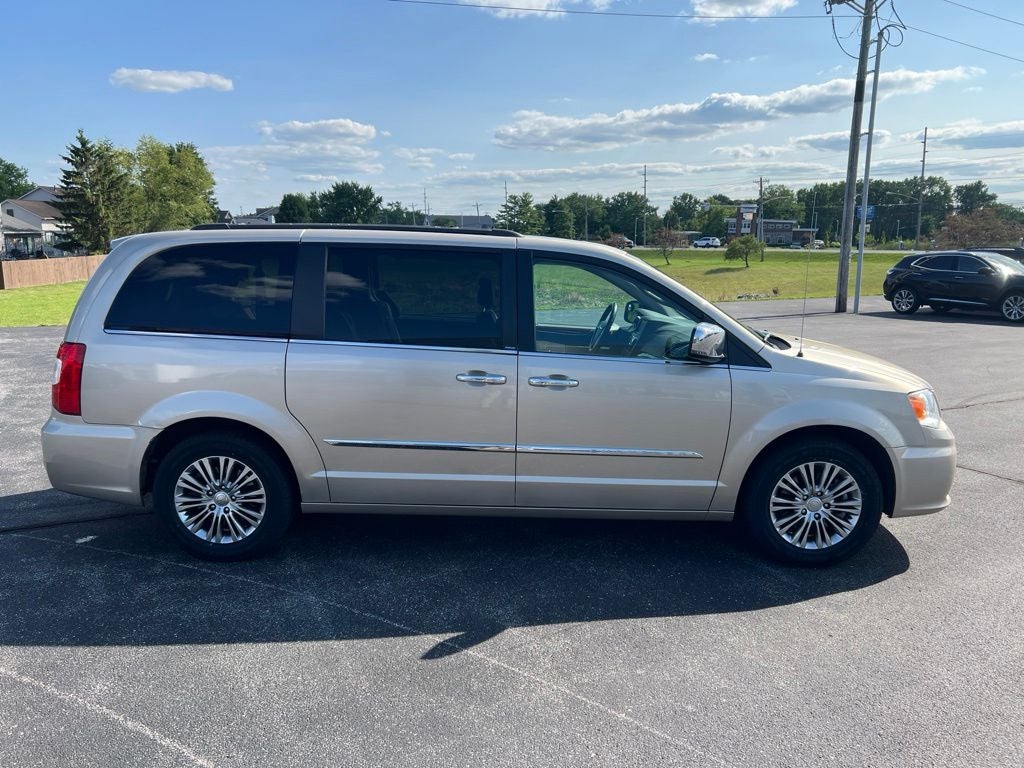 2013 Chrysler Town & Country Touring-L