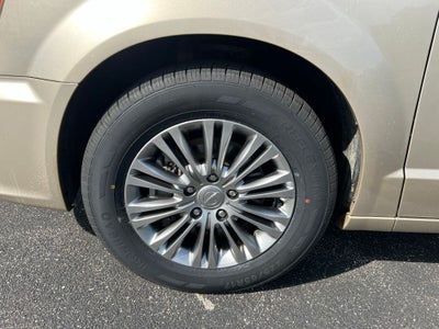 2013 Chrysler Town & Country Touring-L