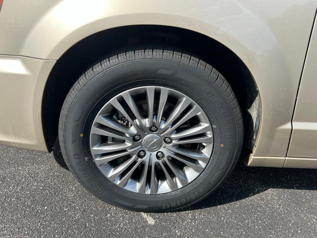 2013 Chrysler Town & Country Touring-L
