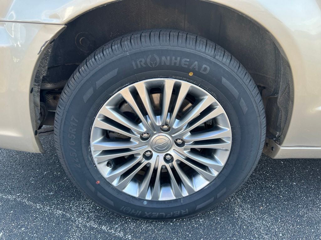 2013 Chrysler Town & Country Touring-L