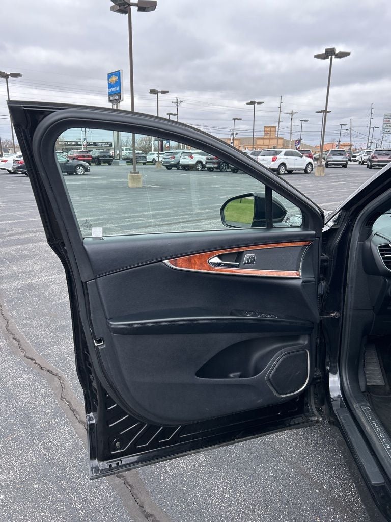 2019 Lincoln Nautilus Select